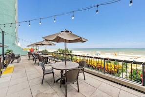 On the beach - Compass Cove Condos (Myrtle Beach)