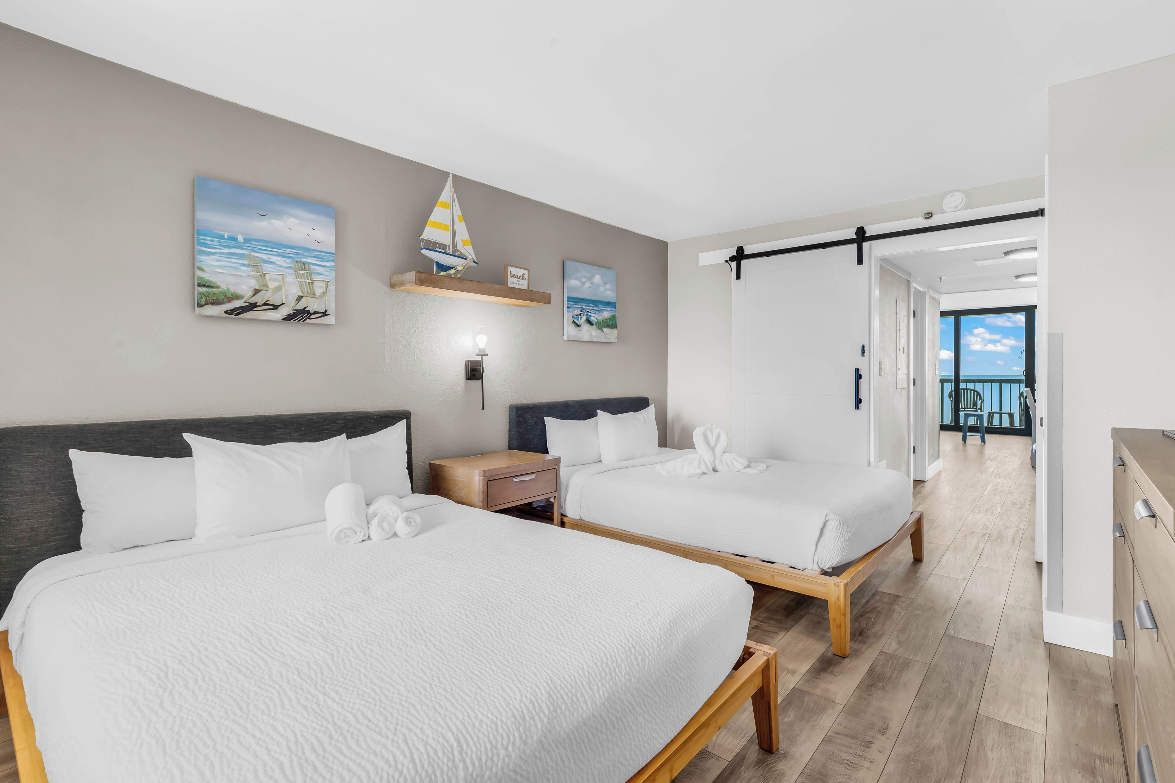 Signature-huoneisto, 1 makuuhuone, parveke, rantanäköala | Yksilöllisesti sisustettu, yksilöllisesti kalustettu