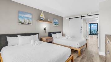 Signature-huoneisto, 1 makuuhuone, parveke, rantanäköala | Yksilöllisesti sisustettu, yksilöllisesti kalustettu