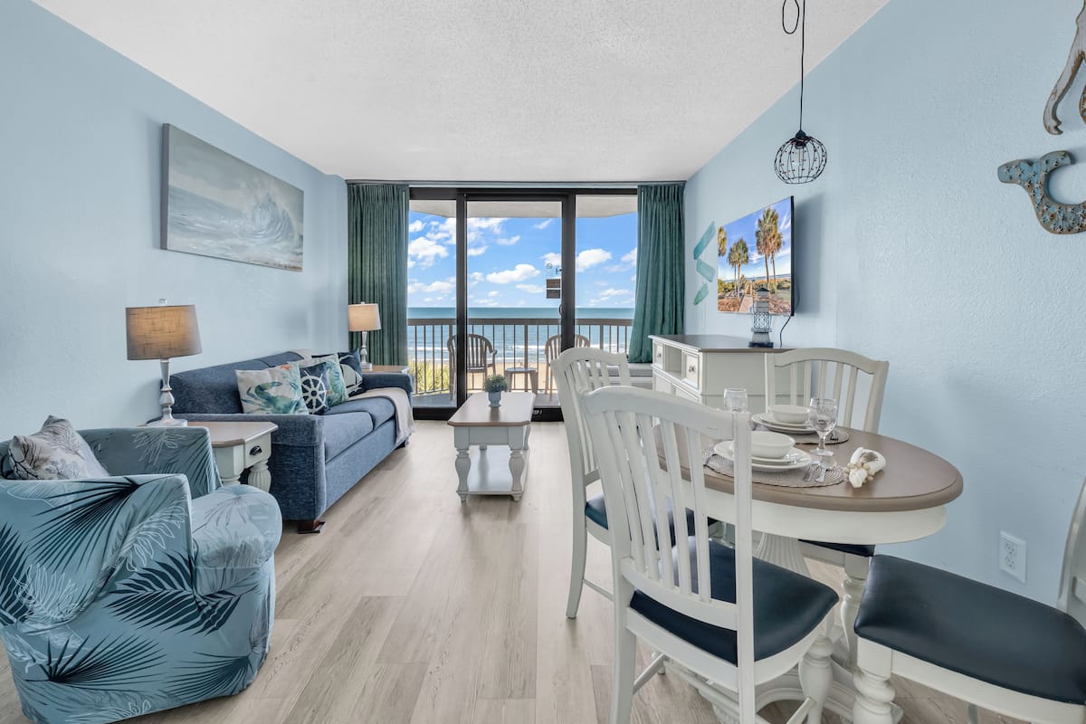 Comfort Condo, 1 Bedroom, Balcony, Ocean View | Living room | 32-inch Smart TV with digital channels, streaming services