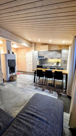 Chalet, 2 habitaciones | Área de sala de estar