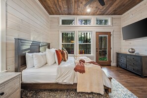 Iron/ironing board, free WiFi, bed sheets - Sunset Views + Hot Tub + Fire Pit | Relaxing Retreat (Broken Bow)