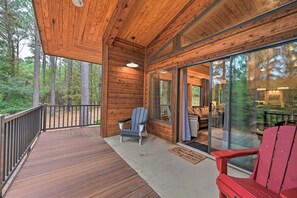 Terrace/patio - Stayhocha: Perfect Location Location Location (Broken Bow)