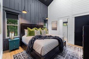 Free WiFi, bed sheets - 7 Bedroom, Sleeps 23, Pickleball, Hot tub (broken bow)