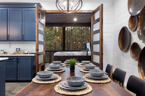 Dining - Cozy Retreat w/ Hot Tub, Fire Pit + Forest Views (broken bow)
