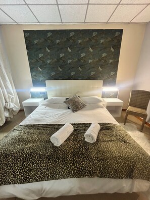 مكتب ومساحة عمل للكمبيوتر المحمول