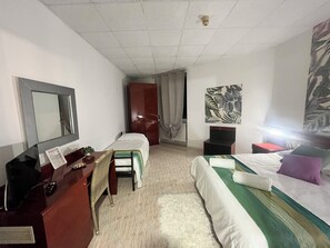 مكتب ومساحة عمل للكمبيوتر المحمول