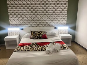 Classic Double or Twin Room | Desk, laptop workspace
