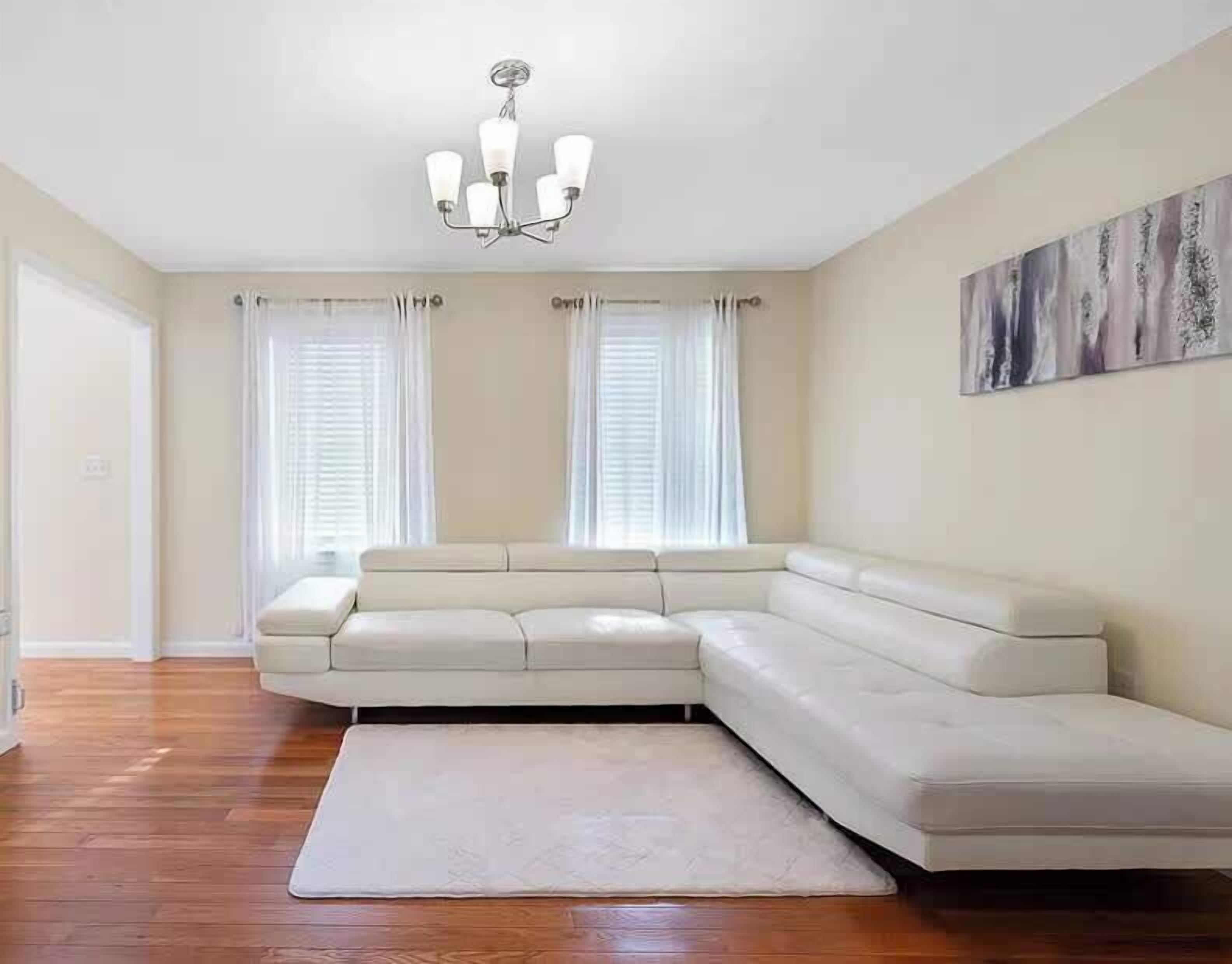 Televisio, takka, työhuone