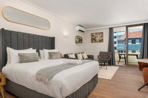 In-room safe, iron/ironing board, WiFi, bed sheets - Dolce Vita | Modern Sea Point Gem (Cape Town)