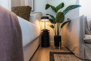 In-room safe, iron/ironing board, WiFi, bed sheets - The York  | Designer CBD Gem | Spacious Balcony (Cape Town)