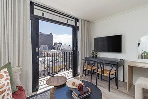 TV - The York Sophisticated Studio | Central and Gym (Cape Town)