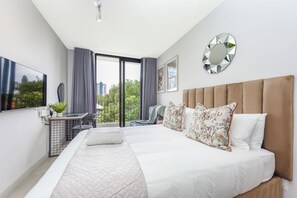 In-room safe, iron/ironing board, Internet, bed sheets - Live Rosebank. Feel the Vibe. (Johannesburg)
