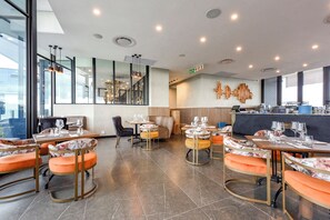 Dining - Live Rosebank. Feel the Vibe. (Johannesburg)