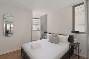 1 bedroom, in-room safe, iron/ironing board, WiFi - Dolce Vita | Contemporary Sea Point Stay (Cape Town)