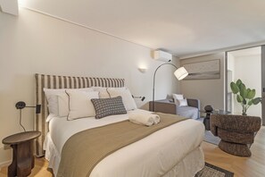 Ferros/tábuas de passar roupa, acesso à internet, roupa de cama