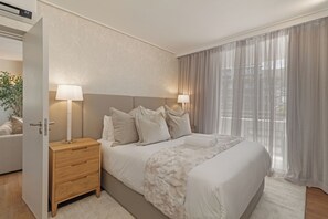3 bedrooms, in-room safe, iron/ironing board, Internet - Dolce Vita | Designer 3 bed Retreat (Cape Town)