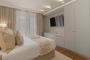 3 bedrooms, in-room safe, iron/ironing board, Internet - Dolce Vita | Designer 3 bed Retreat (Cape Town)