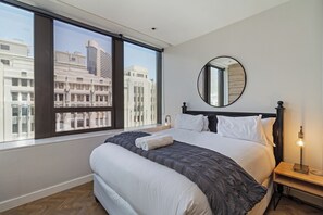 Iron/ironing board, Internet, bed sheets - City Centre Living with Table Mountain Views (Cape Town)