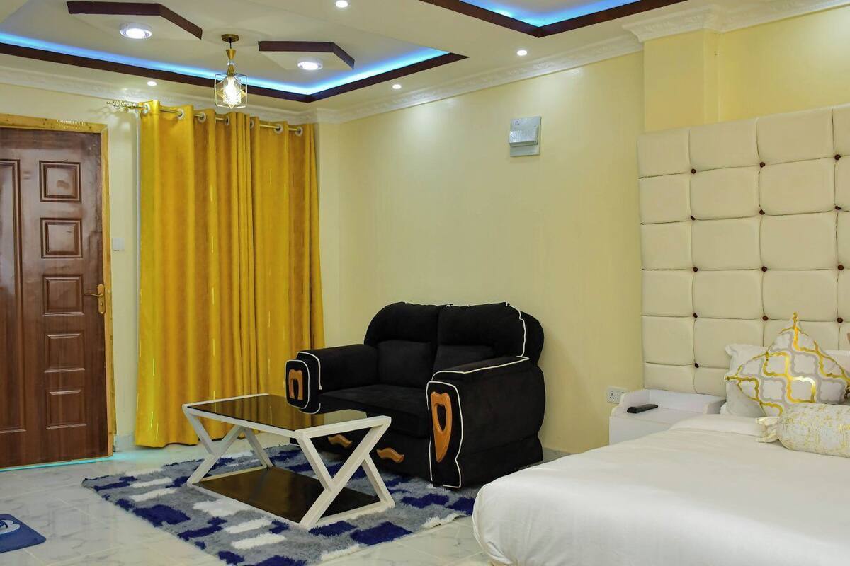 Executive Double Room | Laptop workspace, WiFi (free), bed sheets