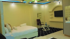 Laptop workspace, free WiFi, bed sheets - Stepwing Resort (Nyeri)