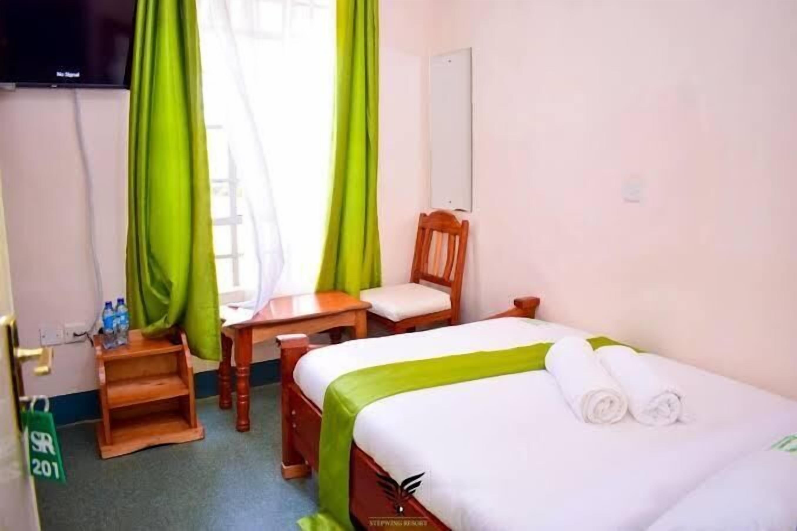 Quarto casal luxo | Espaço de trabalho para notebook, Wi-Fi de cortesia, roupa de cama