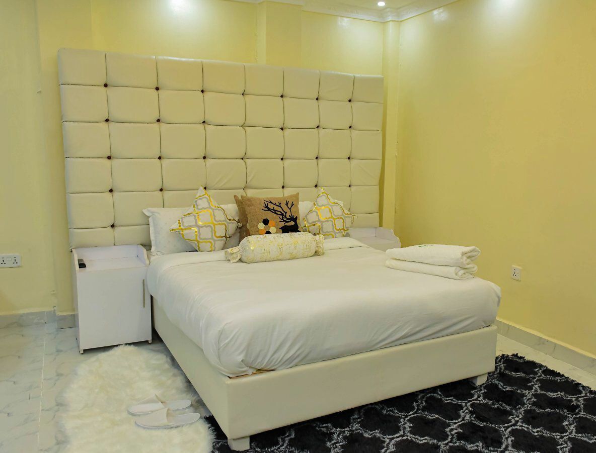 Quarto casal superior | Espaço de trabalho para notebook, Wi-Fi de cortesia, roupa de cama