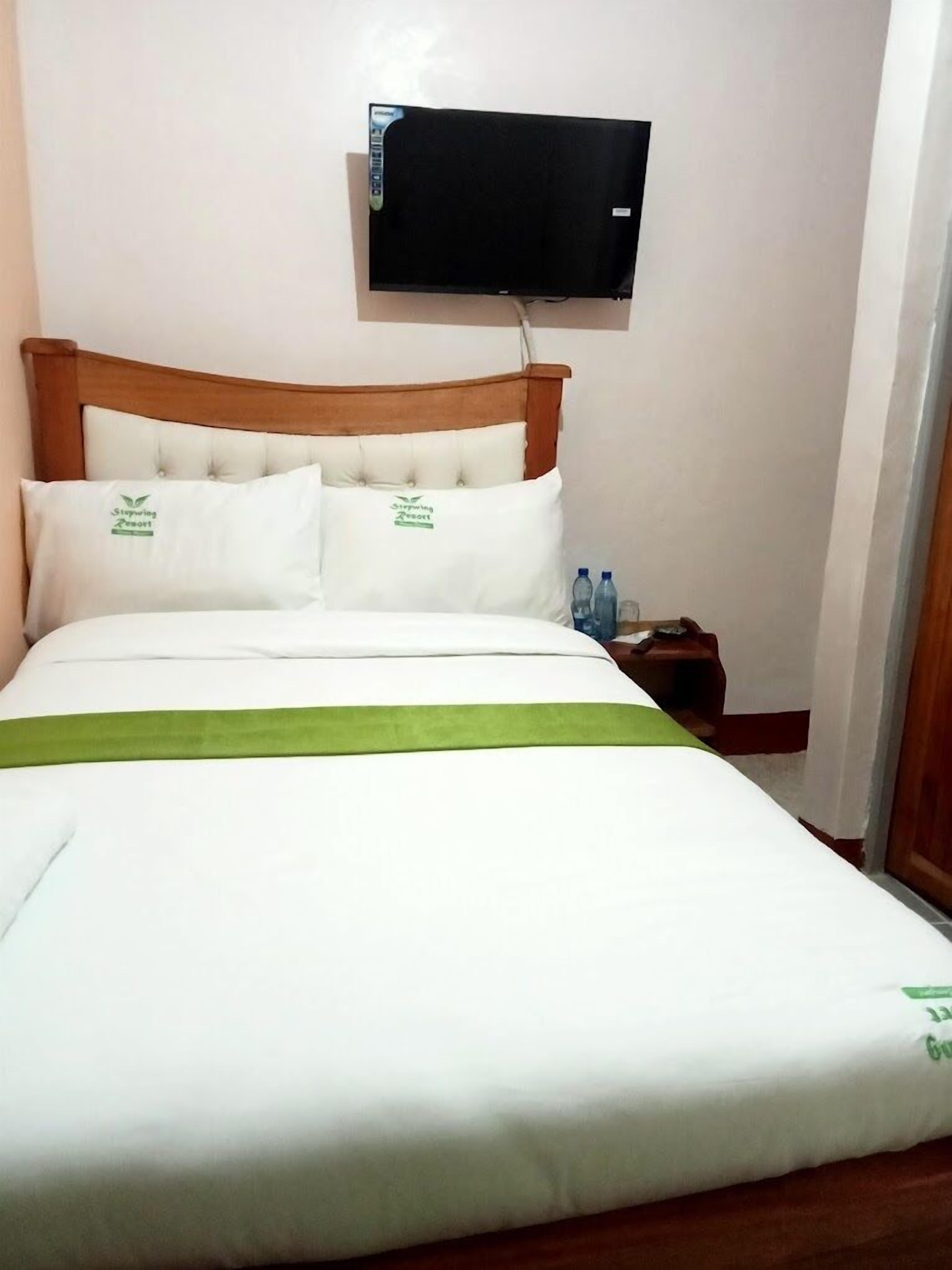 Quarto solteiro luxo | Espaço de trabalho para notebook, Wi-Fi de cortesia, roupa de cama