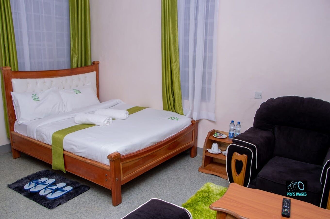 Deluxe Double Room | Laptop workspace, free WiFi, bed sheets