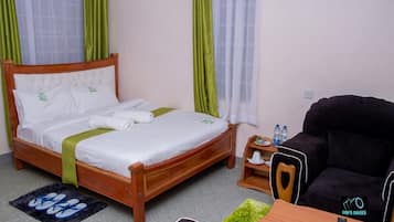 Deluxe Double Room | Laptop workspace, free WiFi, bed sheets