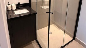 Hair dryer, towels, soap, toilet paper - New and Comfortable Flat • Olympic Village (São Paulo)