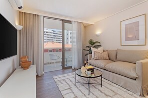 TV - Dolce Vita | Easy Living in the Heart of Sea Point (Cape Town)