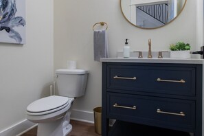 Hair dryer, towels, soap, toilet paper - Modern Two Story Bungalow Blocks from Downtown and MTSU Sleeps 10 (Murfreesboro)