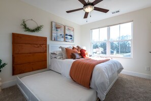 3 bedrooms, iron/ironing board, WiFi, bed sheets