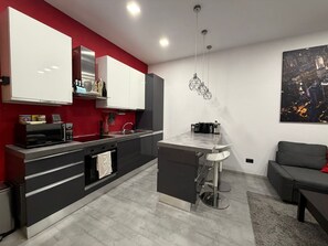 Fridge, microwave, stovetop, dishwasher - Vallarsa 11 - One Bedroom Apartment, Sleeps 4 (Milan)