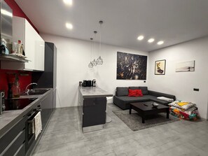 Fridge, microwave, stovetop, dishwasher - Vallarsa 11 - One Bedroom Apartment, Sleeps 4 (Milan)