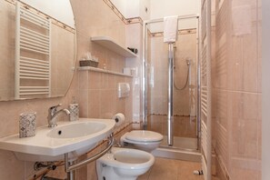 Unclassified image, 2 of 7, button - Ground Floor Apartment - White/Gold (Diecimo)