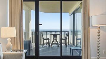 Condo, 1 Queen Bed with Sofa bed (Broadmoor 102) | Interior