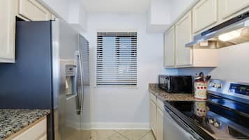 Condo, 1 Queen Bed with Sofa bed (Broadmoor 102) | Private kitchen | Oven, toaster