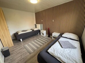 Habitación Confort, patio | Sistema de insonorización, wifi gratis, ropa de cama