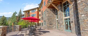 Outdoor dining - Spacious, Two Bedroom Resort Near World Class Park City skiing. (Park City)