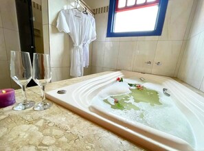 Deluxe Double Room, Balcony, Mountain View | Bathroom - Pouso Aconchego-350m Maria Fumaça (Tiradentes)