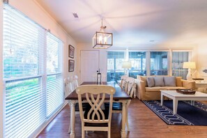 Dining - 9 Sea Oak Lane - South Forest Beach 2nd Row Home (Hilton Head Island)