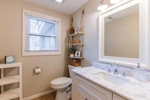 Hair dryer, towels - 9 Sea Oak Lane - South Forest Beach 2nd Row Home (Hilton Head Island)