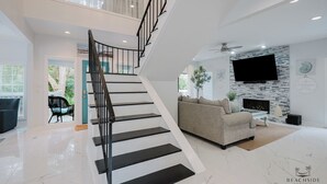 Interior - 10 Flamingo St - Forest Beach Serenity, Short Walk to the Beach 3Be 2Ba (Hilton Head Island)
