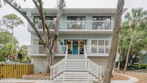 Exterior - 10 Flamingo St - Forest Beach Serenity, Short Walk to the Beach 3Be 2Ba (Hilton Head Island)