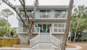 Exterior - 10 Flamingo St - Forest Beach Serenity, Short Walk to the Beach 3Be 2Ba (Hilton Head Island)