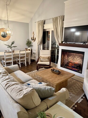 Waterfront Oasis Heated Pool, Dock & Outdoor Fun. 3 miles to LBI attractions!