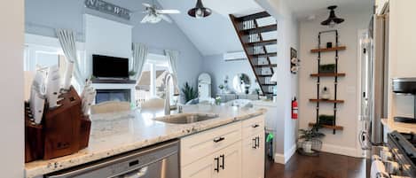 Coffee/tea maker, fridge, microwave, oven
