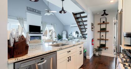 Waterfront Oasis Heated Pool, Dock & Outdoor Fun. 3 miles to LBI beaches!
